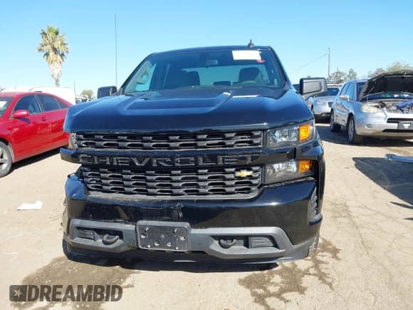 ✅ 2020 Chevrolet Silverado 1500 Custom • VIN: 1GCRWBEK6LZ222750 • Lot: 43541828. Wystawiony na IAAI z przebiegiem 18 403 mil. Bezpłatny archiwum sprzedaży aukcyjnych z USA i szczegółowy raport historii pojazdu na DreamBid. Zdjęcie 12.