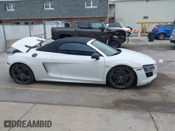 ✅ 2011 Audi R8 • VIN: WUAVNAFG2BN001984 • Лот: 41830131. Опубликован ранее на IAAI с пробегом 78 499 миль. Бесплатный доступ к архиву аукционных продаж из США и подробный отчёт об истории автомобиля на DreamBid. Изображение 13.