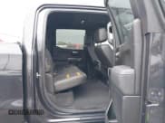 ✅ 2020 GMC Sierra 1500 AT4 • VIN: 1GTU9EET0LZ273155 • Lot: 43336107. Wystawiony na IAAI z przebiegiem 77 877 mil. Bezpłatny archiwum sprzedaży aukcyjnych z USA i szczegółowy raport historii pojazdu na DreamBid. Zdjęcie 8.