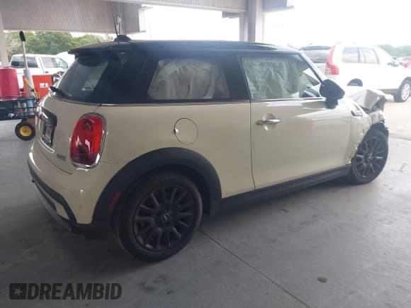 ✅ 2023 MINI Hardtop Cooper • VIN: WMW33DH06P2T73104 • Lot: 42651262. Wystawiony na IAAI z przebiegiem 45 837 mil. Bezpłatny archiwum sprzedaży aukcyjnych z USA i szczegółowy raport historii pojazdu na DreamBid. Zdjęcie 4.