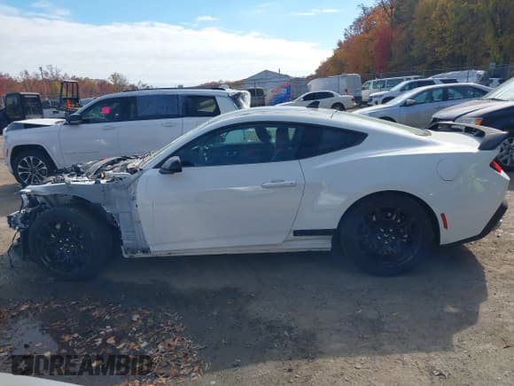 ✅ 2024 Ford Mustang GT Premium • VIN: 1FA6P8CF4R5401853 • Lot: 43581819. Listed on IAAI with 5,112 mi. Free auction sales archive from the USA and detailed vehicle history report at DreamBid. Image 14.