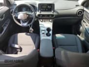 ✅ 2023 Hyundai Kona SE • VIN: KM8K23AGXPU180389 • Лот: 68912784. Опубликован ранее на Copart с пробегом 13 890 миль. Бесплатный доступ к архиву аукционных продаж из США и подробный отчёт об истории автомобиля на DreamBid. Изображение 8.