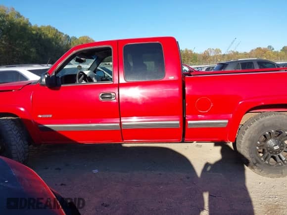 1999 Chevrolet Silverado 1500 LS with VIN 1GCEK19T0XE136967, listed as a IAAI auction lot 43402206 with Not provided miles and . Bid and sale history available at DreamBid. Image 14.