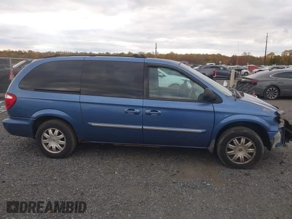✅ 2007 Chrysler Town & Country Touring • VIN: 2A4GP54LX7R157590 • Lot: 43494093. Listed on IAAI with Not provided. Free auction sales archive from the USA and detailed vehicle history report at DreamBid. Image 14.