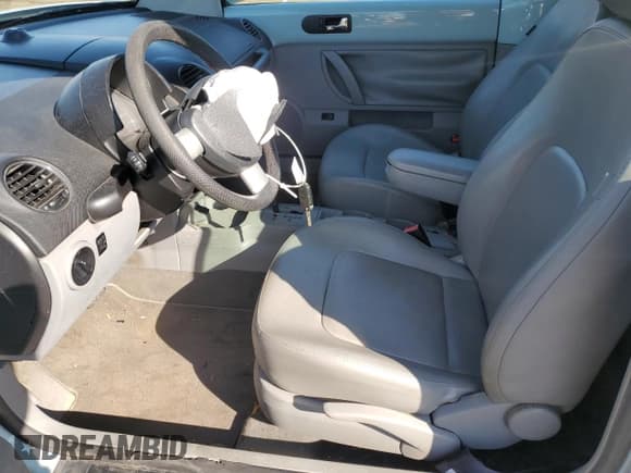 ✅ 2006 Volkswagen Beetle • VIN: 3VWRF31Y66M302388 • Lot: 65715465. Wystawiony na Copart z przebiegiem 139 346 mil. Bezpłatny archiwum sprzedaży aukcyjnych z USA i szczegółowy raport historii pojazdu na DreamBid. Zdjęcie 7.