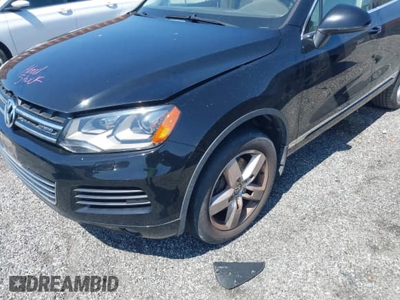 ✅ 2012 Volkswagen Touareg • VIN: WVGEG9BPXCD008518 • Lot: 42062765. Wystawiony na IAAI z przebiegiem 115 209 mil. Bezpłatny archiwum sprzedaży aukcyjnych z USA i szczegółowy raport historii pojazdu na DreamBid. Zdjęcie 6.