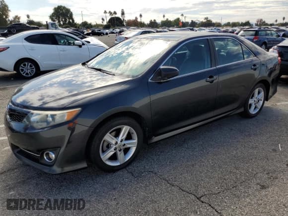 ✅ 2013 Toyota Camry LE • VIN: 4T1BF1FK5DU658946 • Lot: 86694805. Listed on Copart with 215,282 mi. Free auction sales archive from the USA and detailed vehicle history report at DreamBid. Image 1.