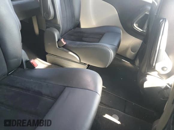 ✅ 2018 Dodge Grand Caravan SXT • VIN: 2C4RDGCG8JR136185 • Лот: 87286835. Опубликован ранее на Copart с пробегом 43 453 миль. Бесплатный доступ к архиву аукционных продаж из США и подробный отчёт об истории автомобиля на DreamBid. Изображение 6.