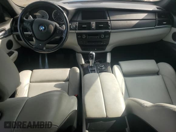 ✅ 2013 BMW X6 M • VIN: 5YMGZ0C50DLL29837 • Lot: 64631795. Wystawiony na Copart z przebiegiem 137 280 mil. Bezpłatny archiwum sprzedaży aukcyjnych z USA i szczegółowy raport historii pojazdu na DreamBid. Zdjęcie 8.