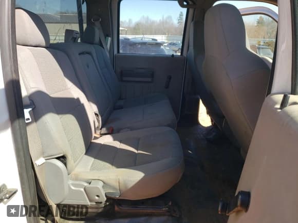 ✅ 2008 Ford F-250 XL • VIN: 1FTSW21568EE59383 • Lot: 47344275. Wystawiony na Copart z przebiegiem 141 515 mil. Bezpłatny archiwum sprzedaży aukcyjnych z USA i szczegółowy raport historii pojazdu na DreamBid. Zdjęcie 10.