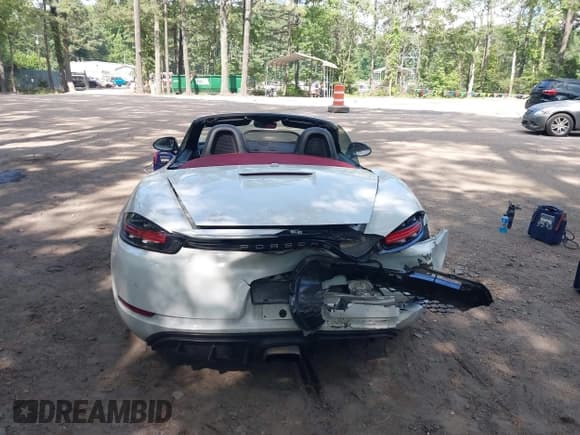 ✅ 2017 Porsche 718 Boxster • VIN: WP0CA2A8XHS221440 • Lot: 42621841. Listed on IAAI with 75,656 mi. Free auction sales archive from the USA and detailed vehicle history report at DreamBid. Image 16.