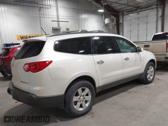 ✅ 2011 Chevrolet Traverse 2LT • VIN: 1GNKVJED0BJ274637 • Lot: 43624023. Wystawiony na IAAI z przebiegiem 130 775 mil. Bezpłatny archiwum sprzedaży aukcyjnych z USA i szczegółowy raport historii pojazdu na DreamBid. Zdjęcie 4.