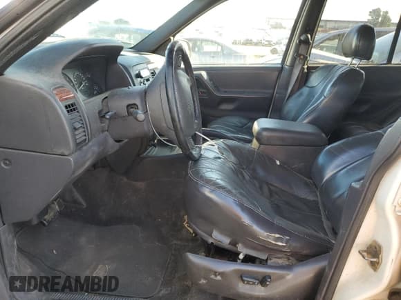 ✅ 1999 Jeep Grand Cherokee Laredo • VIN: 1J4GW58N8XC736438 • Лот: 88605625. Опубликован ранее на Copart с пробегом 181 612 миль. Бесплатный доступ к архиву аукционных продаж из США и подробный отчёт об истории автомобиля на DreamBid. Изображение 7.