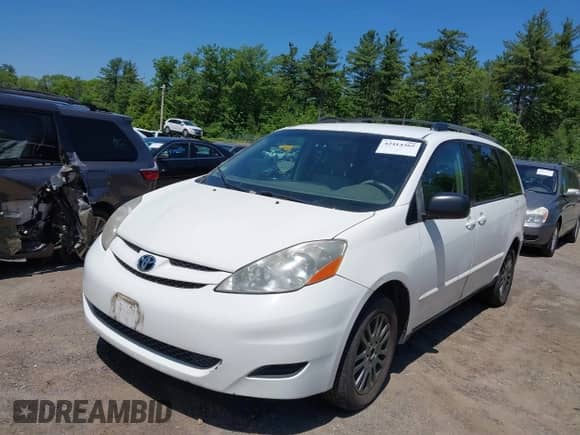 2009 Toyota Sienna LE with VIN 5TDBK23C09S024815, listed as a IAAI auction lot 42414365 with 254,522 mi miles and . Bid and sale history available at DreamBid. Image 2.