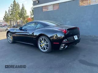✅ 2012 Ferrari California • VIN: ZFF65TJA1C0186660 • Lot: 79966064. Wystawiony na Copart z przebiegiem 18 917 mil. Bezpłatny archiwum sprzedaży aukcyjnych z USA i szczegółowy raport historii pojazdu na DreamBid. Zdjęcie 3.