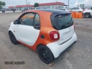 ✅ 2016 Smart fortwo Passion • VIN: WMEFJ5DA6GK051588 • Lot: 42693844. Wystawiony na IAAI z przebiegiem 17 225 mil. Bezpłatny archiwum sprzedaży aukcyjnych z USA i szczegółowy raport historii pojazdu na DreamBid. Zdjęcie 3.