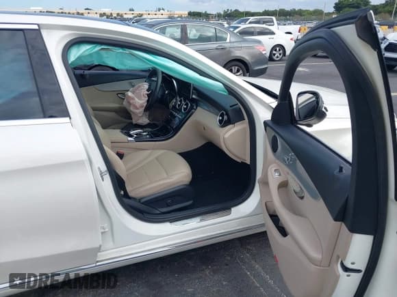 ✅ 2015 Mercedes-Benz C 300 • VIN: 55SWF4JB9FU068760 • Lot: 43628916. Listed on IAAI with 132,407 mi. Free auction sales archive from the USA and detailed vehicle history report at DreamBid. Image 5.