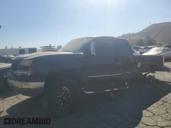 ✅ 2005 Chevrolet Silverado 1500 LS • VIN: 1GCEC19V45Z102180 • Лот: 77448024. Опубликован ранее на Copart с пробегом Не указан. Бесплатный доступ к архиву аукционных продаж из США и подробный отчёт об истории автомобиля на DreamBid. Изображение 1.