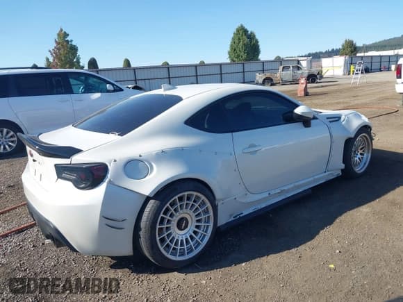 ✅ 2015 Subaru BRZ Premium • VIN: JF1ZCAB19F9606594 • Lot: 43384550. Wystawiony na IAAI z przebiegiem 142 756 mil. Bezpłatny archiwum sprzedaży aukcyjnych z USA i szczegółowy raport historii pojazdu na DreamBid. Zdjęcie 4.