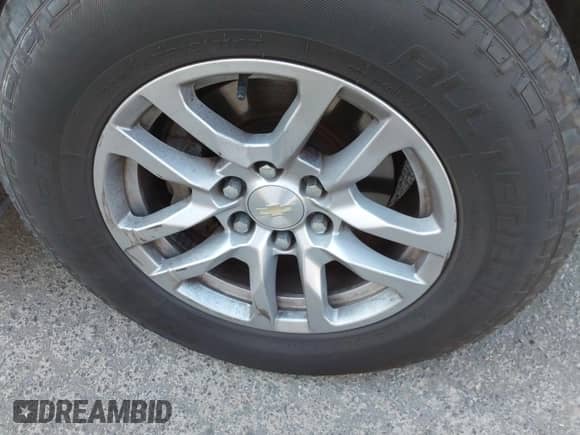 2020 Chevrolet Silverado 1500 LT z VIN 1GCUYDED6LZ302471, wystawiony jako IAAI lot #43077798 z przebiegiem 158 186 mil mil oraz . Historia ofert i sprzedaży dostępna na DreamBid. Obrazek 1.