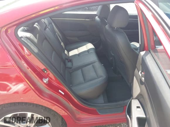 ✅ 2017 Hyundai Elantra SE • VIN: KMHD84LF6HU339606 • Lot: 42833925. Wystawiony na IAAI z przebiegiem 102 444 mil. Bezpłatny archiwum sprzedaży aukcyjnych z USA i szczegółowy raport historii pojazdu na DreamBid. Zdjęcie 8.