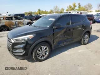 2016 Hyundai Tucson SE z VIN KM8J23A47GU098332, wystawiony jako Copart lot #82458555 z przebiegiem 144 245 mil mil oraz Czysty tytuł • Clean title. Historia ofert i sprzedaży dostępna na DreamBid. Obrazek 1.