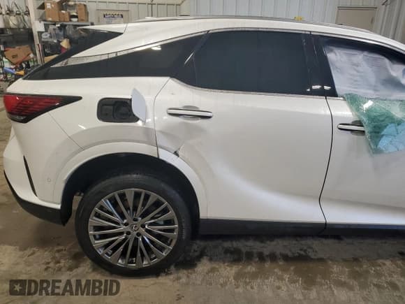 ✅ 2024 Lexus RX 450h+ Luxury • VIN: JTJCJMGA9R2015210 • Lot: 86268164. Wystawiony na Copart z przebiegiem Nie podano. Bezpłatny archiwum sprzedaży aukcyjnych z USA i szczegółowy raport historii pojazdu na DreamBid. Zdjęcie 10.