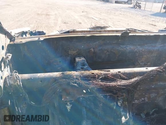 ✅ 2019 Chevrolet Silverado 1500 LT • VIN: 1GCPYDEK0KZ328333 • Lot: 41480622. Wystawiony na IAAI z przebiegiem Nie podano. Bezpłatny archiwum sprzedaży aukcyjnych z USA i szczegółowy raport historii pojazdu na DreamBid. Zdjęcie 7.