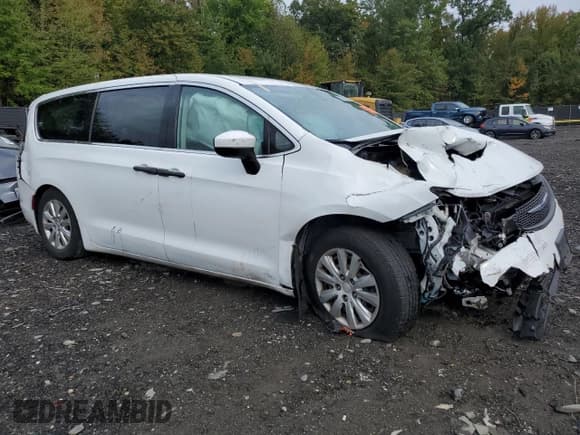 ✅ 2020 Chrysler Voyager L • VIN: 2C4RC1AG6LR117611 • Лот: 82281345. Опубликован ранее на Copart с пробегом 123 802 миль. Бесплатный доступ к архиву аукционных продаж из США и подробный отчёт об истории автомобиля на DreamBid. Изображение 4.