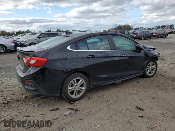 ✅ 2018 Chevrolet Cruze LT • VIN: 1G1BE5SMXJ7241167 • Lot: 85645795. Wystawiony na Copart z przebiegiem 184 197 mil. Bezpłatny archiwum sprzedaży aukcyjnych z USA i szczegółowy raport historii pojazdu na DreamBid. Zdjęcie 3.