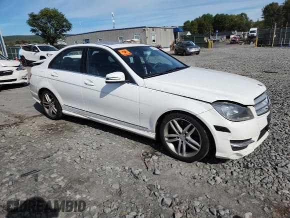 ✅ 2013 Mercedes-Benz C 300 Sport • VIN: WDDGF8AB2DR287781 • Лот: 84990025. Опубликован ранее на Copart с пробегом 148 004 миль. Бесплатный доступ к архиву аукционных продаж из США и подробный отчёт об истории автомобиля на DreamBid. Изображение 4.