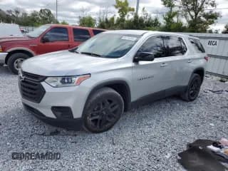 ✅ 2021 Chevrolet Traverse LS • VIN: 1GNERFKW6MJ116990 • Lot: 84774265. Wystawiony na Copart z przebiegiem 98 371 mil. Bezpłatny archiwum sprzedaży aukcyjnych z USA i szczegółowy raport historii pojazdu na DreamBid. Zdjęcie 1.