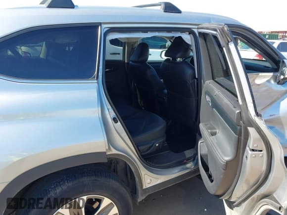 ✅ 2022 Toyota Highlander XLE • VIN: 5TDGZRBH4NS585651 • Lot: 43530759. Listed on IAAI with 26,774 mi. Free auction sales archive from the USA and detailed vehicle history report at DreamBid. Image 8.