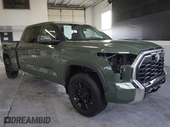 ✅ 2022 Toyota Tundra SR5 • VIN: 5TFLA5EC6NX007530 • Лот: 48042105. Опубликован ранее на Copart с пробегом 30 852 миль. Бесплатный доступ к архиву аукционных продаж из США и подробный отчёт об истории автомобиля на DreamBid. Изображение 1.