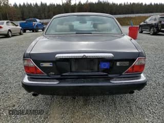 ✅ 2003 Jaguar XJ Vanden Plas • VIN: SAJDA24CX3LF55964 • Лот: 79812444. Опубликован ранее на Copart с пробегом 173 281 миль. Бесплатный доступ к архиву аукционных продаж из США и подробный отчёт об истории автомобиля на DreamBid. Изображение 6.