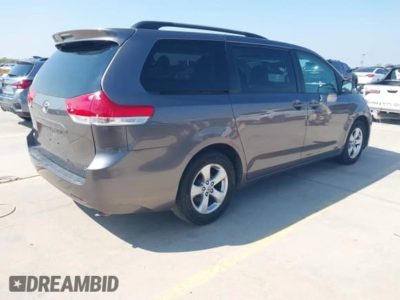 ✅ 2014 Toyota Sienna LE • VIN: 5TDKK3DC6ES463421 • Лот: 43558846. Опубликован ранее на IAAI с пробегом 157 332 миль. Бесплатный доступ к архиву аукционных продаж из США и подробный отчёт об истории автомобиля на DreamBid. Изображение 4.