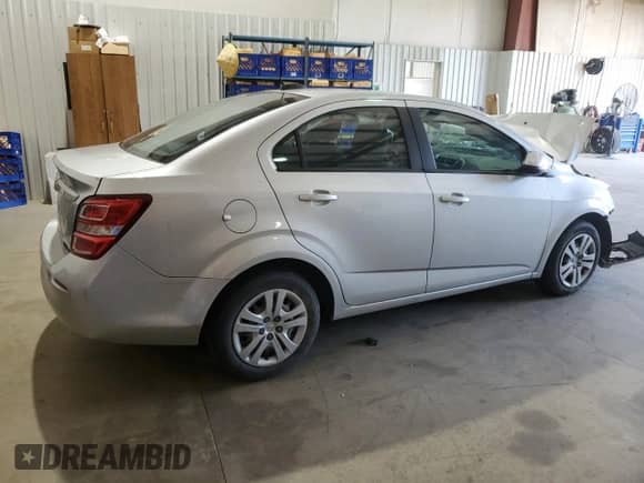 2017 Chevrolet Sonic LS с VIN 1G1JB5SH2H4123651, выставлен на аукционе Copart как лот 82694485 с пробегом Не указан миль и Списание • Salvage title. История ставок и продаж доступна на DreamBid. Изображение 3.