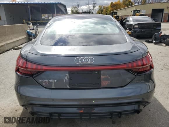 ✅ 2022 Audi e-tron GT Premium Plus • VIN: WAUFJBFW7N7006419 • Лот: 90368445. Опубликован ранее на Copart с пробегом 23 904 миль. Бесплатный доступ к архиву аукционных продаж из США и подробный отчёт об истории автомобиля на DreamBid. Изображение 6.