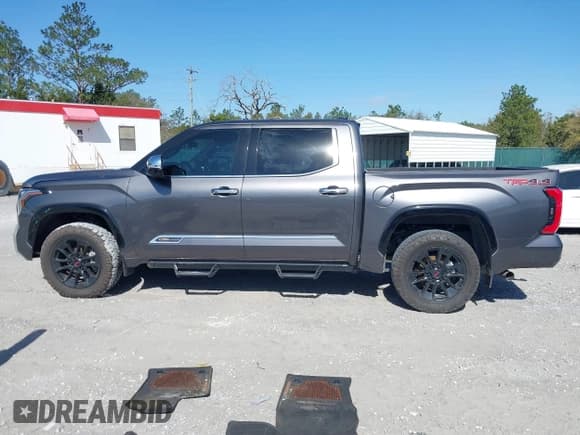 ✅ 2022 Toyota Tundra 1794 Edition • VIN: 5TFMA5DB9NX015571 • Lot: 41730283. Wystawiony na IAAI z przebiegiem 76 429 mil. Bezpłatny archiwum sprzedaży aukcyjnych z USA i szczegółowy raport historii pojazdu na DreamBid. Zdjęcie 14.