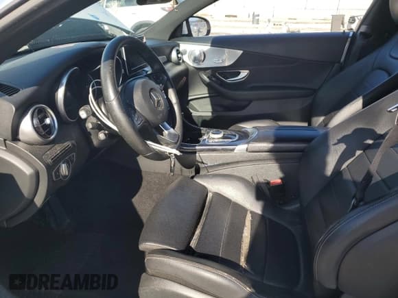 ✅ 2018 Mercedes-Benz C 300 • VIN: WDDWJ4KB7JF679511 • Lot: 85145625. Wystawiony na Copart z przebiegiem 118 623 mil. Bezpłatny archiwum sprzedaży aukcyjnych z USA i szczegółowy raport historii pojazdu na DreamBid. Zdjęcie 7.