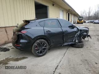 ✅ 2023 Maserati Levante Modena • VIN: ZN661YUM2PX414318 • Лот: 41102964. Опубликован ранее на Copart с пробегом Не указан. Бесплатный доступ к архиву аукционных продаж из США и подробный отчёт об истории автомобиля на DreamBid. Изображение 3.