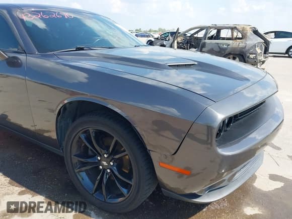 ✅ 2018 Dodge Challenger SXT • VIN: 2C3CDZAG8JH204564 • Lot: 43262680. Wystawiony na IAAI z przebiegiem 52 822 mil. Bezpłatny archiwum sprzedaży aukcyjnych z USA i szczegółowy raport historii pojazdu na DreamBid. Zdjęcie 19.