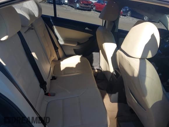 ✅ 2011 Volkswagen Jetta TDI • VIN: 3VWLL7AJ6BM098503 • Lot: 43475674. Listed on IAAI with 133,586 mi. Free auction sales archive from the USA and detailed vehicle history report at DreamBid. Image 8.