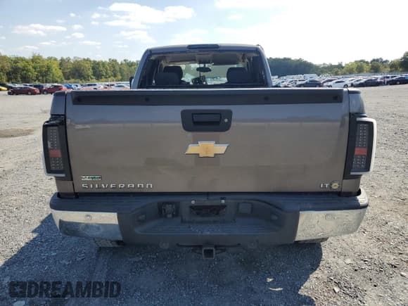 ✅ 2011 Chevrolet Silverado 1500 LT • VIN: 1GCRKSE3XBZ325429 • Lot: 70652444. Listed on Copart with 178,517 mi. Free auction sales archive from the USA and detailed vehicle history report at DreamBid. Image 6.