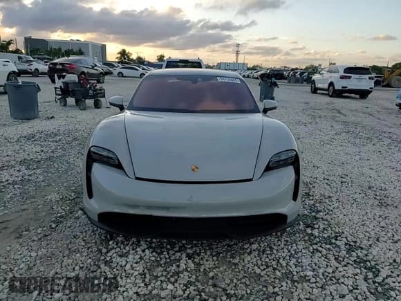 ✅ 2022 Porsche Taycan • VIN: WP0AA2Y12NSA11834 • Lot: 94755505. Wystawiony na Copart z przebiegiem 20 233 mil. Bezpłatny archiwum sprzedaży aukcyjnych z USA i szczegółowy raport historii pojazdu na DreamBid. Zdjęcie 13.