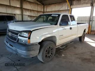 2007 Chevrolet Silverado 2500HD Work Truck with VIN 1GCHK29U47E194723, listed as a Copart auction lot 80280004 with 435,471 mi miles and Salvage title. Bid and sale history available at DreamBid. Image 1.