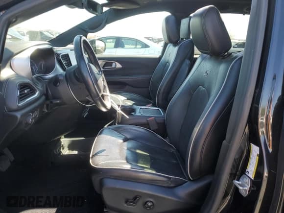 ✅ 2018 Chrysler Pacifica Limited • VIN: 2C4RC1GG3JR260018 • Lot: 54653885. Listed on Copart with 150,334 mi. Free auction sales archive from the USA and detailed vehicle history report at DreamBid. Image 7.