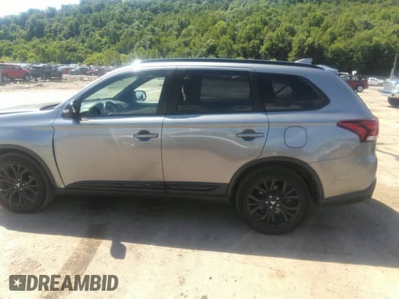 2018 Mitsubishi Outlander ES with VIN JA4AZ3A32JZ034565, listed as a IAAI auction lot 36881201 with 116,510 mi miles and . Bid and sale history available at DreamBid. Image 15.