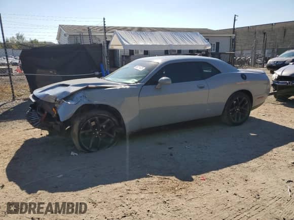 2020 Dodge Challenger SXT z VIN 2C3CDZAG7LH211072, wystawiony jako Copart lot #85314475 z przebiegiem 72 775 mil mil oraz Szkoda całkowita • Salvage title. Historia ofert i sprzedaży dostępna na DreamBid. Obrazek 1.
