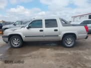 ✅ 2005 Chevrolet Avalanche LS • VIN: 3GNEC12Z75G226853 • Lot: 42358802. Wystawiony na IAAI z przebiegiem 152 375 mil. Bezpłatny archiwum sprzedaży aukcyjnych z USA i szczegółowy raport historii pojazdu na DreamBid. Zdjęcie 14.